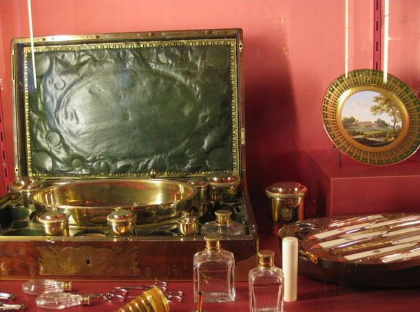Napoleons Badeset (Louvre Museum / Wikimedia Commons)