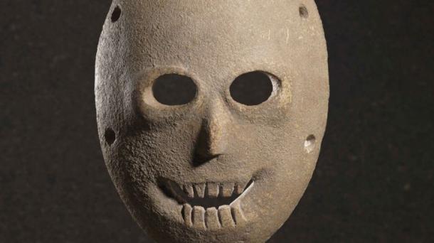9.000 Jahre alte neolithische Maske aus der Nahal Hemar-Höhle in der Judäischen Wüste.