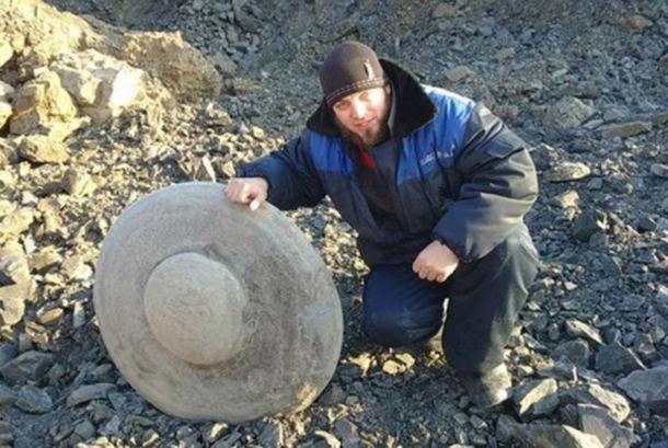Das scheibenförmige Objekt wurde in Russland von einem Kohlebergbauunternehmen ausgegraben. 