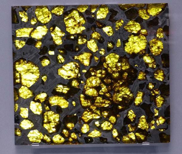 Naturhistorisches Museum, Wien. Teil eines Palasit-Meteoriten aus Fukang