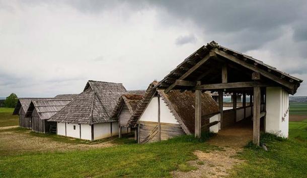 Prähistorische Hügellandschaft Heuneburg bei Hundersingen, Kreis Sigmaringen, Baden-Württemberg, Deutschland.