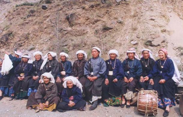 Überlebende Mitglieder des ursprünglichen Reni-Kaders beim 30. Jahrestag der Chipko-Bewegung der Baumumarmer im Jahr 2004.