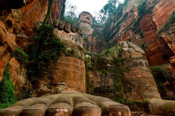 Der Riesenbuddha von Leshan ist so groß, dass angeblich 100 Mönche auf einem Fuß sitzen könnten.
