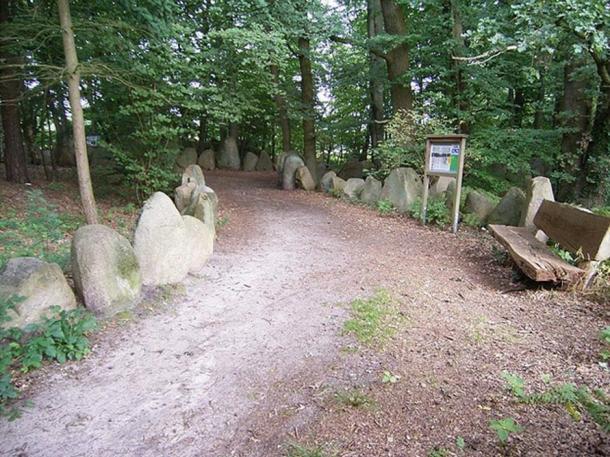 Das Sachsenhain-Mahnmal für das Massaker in Verden an der Aller, Deutschland. 