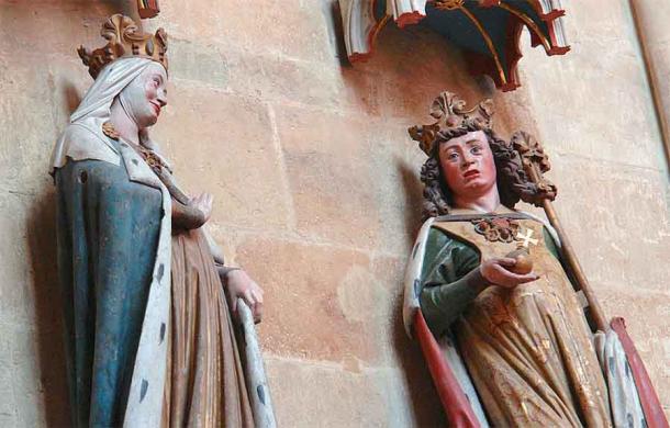 Statuen von Otto I. (Otto der Große), rechts, und Adelaide im Dom zu Meißen. Otto und Adelaide heirateten nach seiner Annexion Italiens.