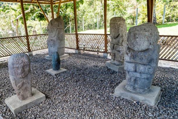 Statuen aus El Tablón im archäologischen Park Tierradentro