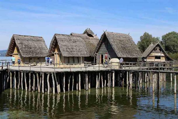 Ein Stelzendorf am Bodensee, Deutschland, das dem nahe gelegenen Dorf am Vierwaldstättersee sehr ähnlich gewesen wäre. 