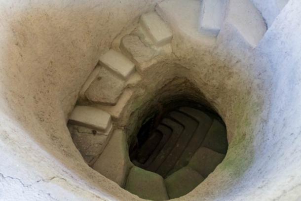 Treppe hinunter zu den Gräbern in Alto de Segovia, Tierradentro, Inza, Cauca.