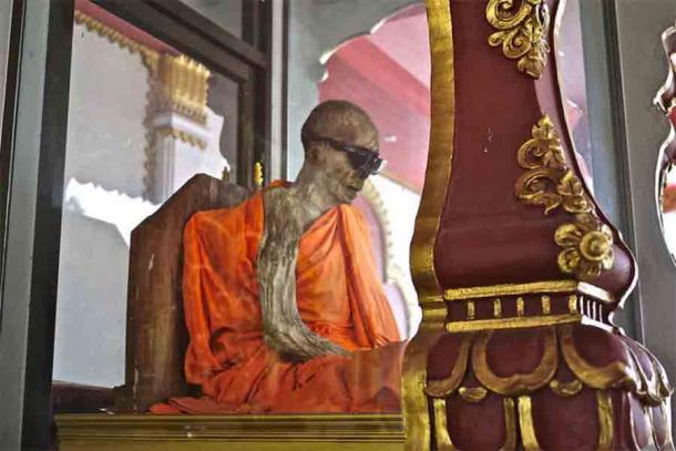 Überreste von Luang Pho Daeng, einem verehrten Sokushinbutsu