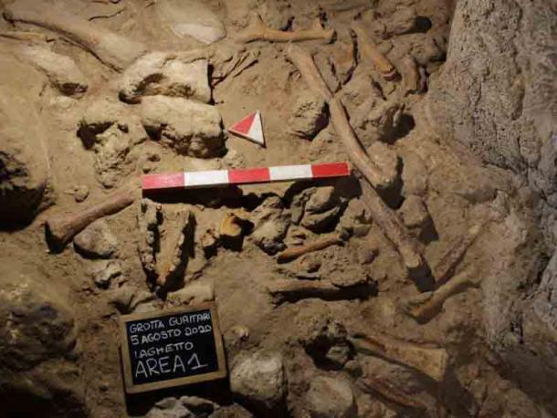 Versteinerte Neandertaler, die in der Nähe von Rom in der Guattari-Höhle in San Felice Circeo gefunden wurden.