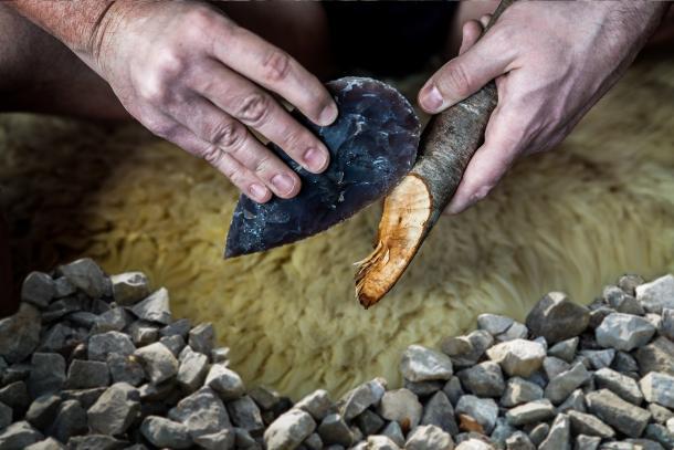 Neandertaler haben dem Homo sapiens vielleicht neue Technologien zur Werkzeugherstellung beigebracht.