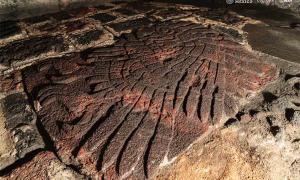 Riesiger Obsidian mit goldenem Adler in Mexiko gefunden