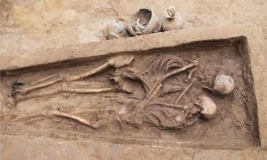 Berührendes Liebesgrab in Nordchina gefunden