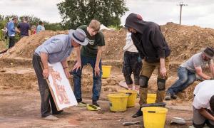 Bemerkenswertes römisches Mosaik in einem Feld in Großbritannien entdeckt