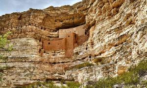 Schloss Montezuma: Arizonas merkwürdige monumentale Felsenbehausung