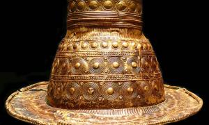Die vier Goldhüte sind seltene archäologische Funde aus der Bronzezeit.