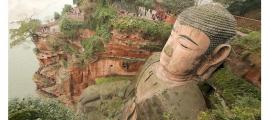 Der Riesenbuddha von Leshan ist so riesig, dass angeblich 100 Mönche auf einem Fuß sitzen könnten.
