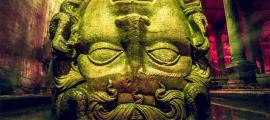 Sarkophag der Medusa aus einer Zisterne in Istanbul?