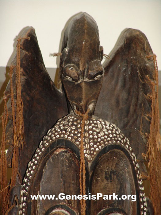 Vorderansicht der Ropen Statue
